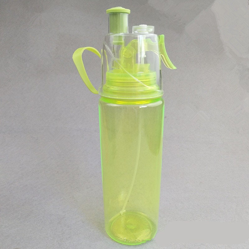 Mist 'N Sip Misting Water Bottle 2-in-1 Mist And Sip Function No Leak Pull Top Spout Sports Water Bottle Reusable Water Bottle - 20 oz